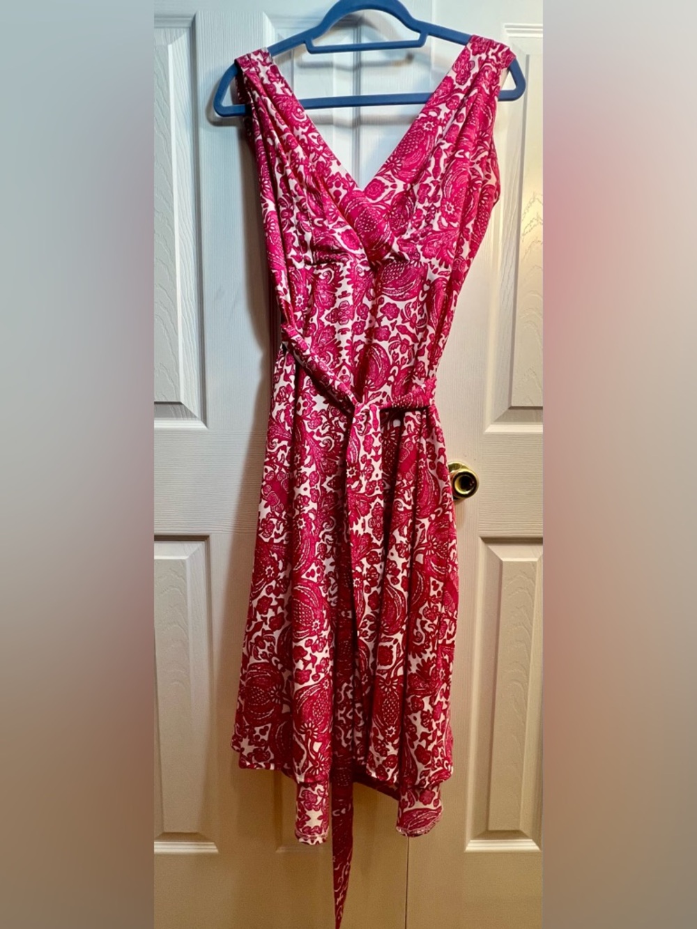 Women's Sleeveless Pink Paisley V-Neck Midi Dress with Self-Tie Belt